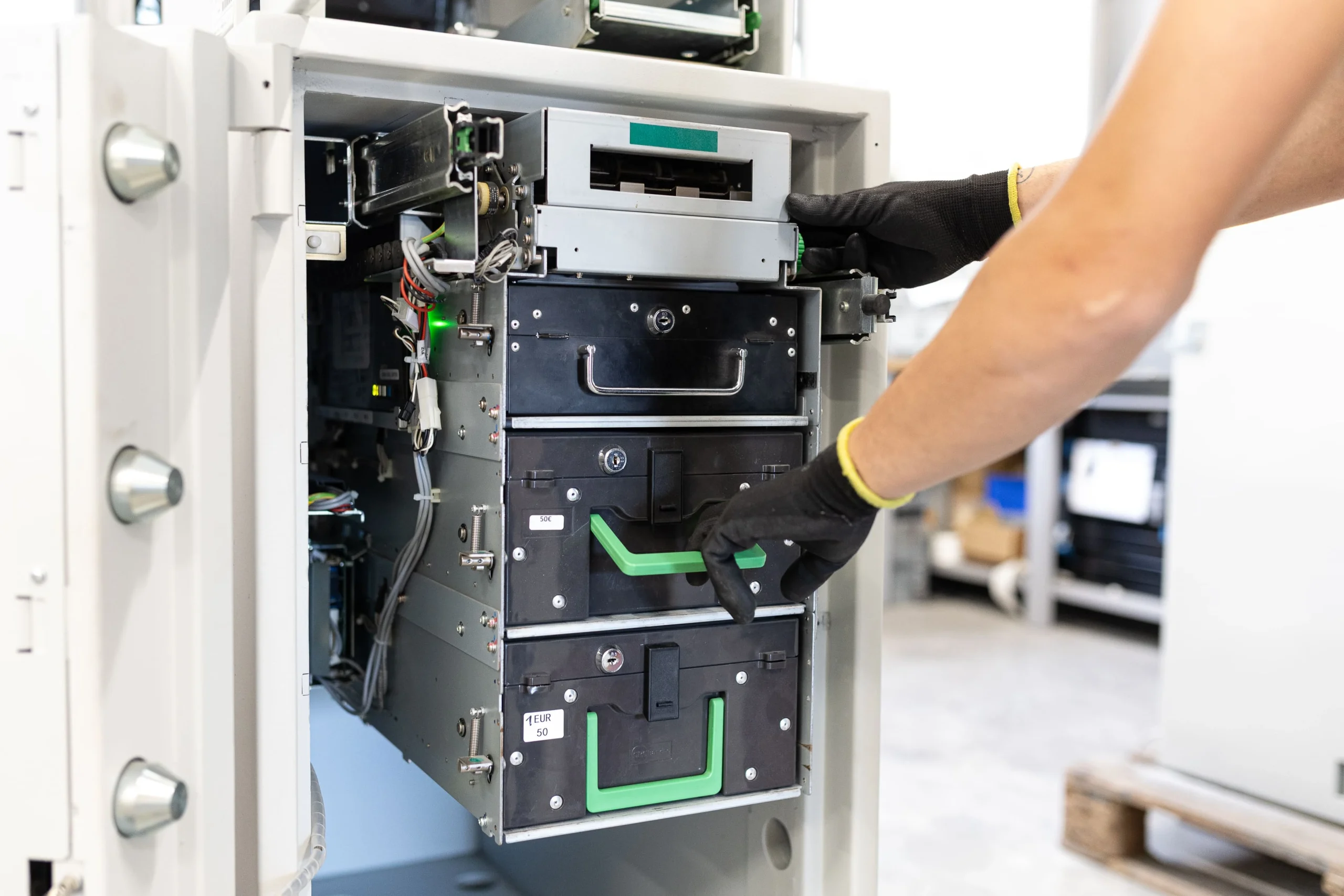 CAN15304_ATM aperto-cassetti