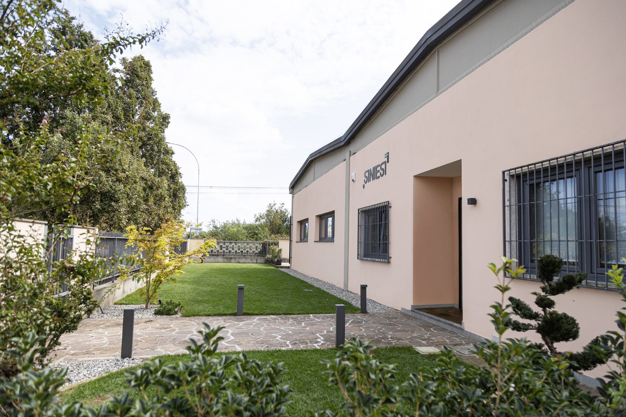 CAN15413_Facciata-azienda_11zon_11zon-2